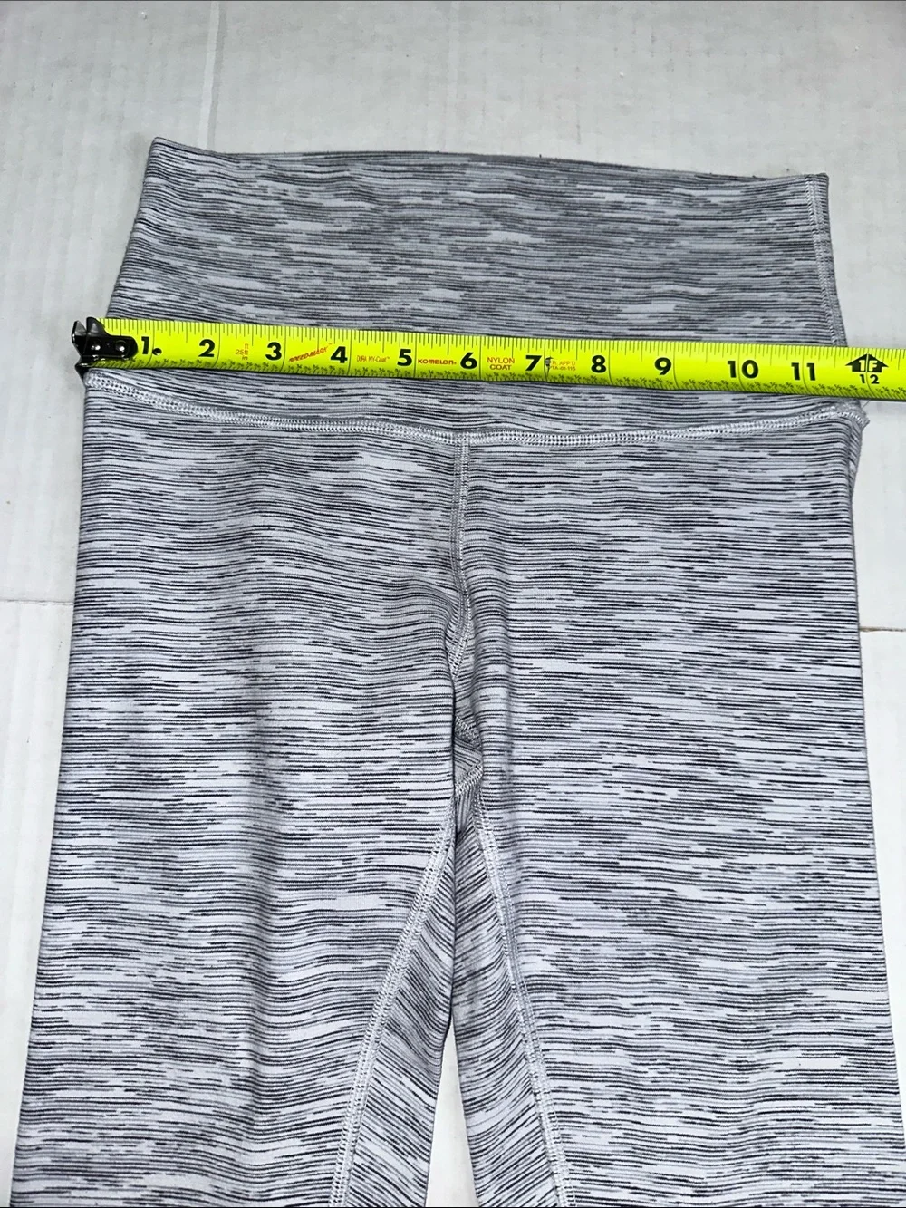 Lululemon Wunder Under Leggings‎ Hi-Rise 7/8 Tight Size 4 Grey Alpine White
